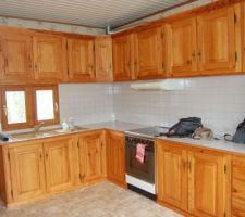 Voila la cuisine,quel revetement me conseillez vous carrelage,lino,et quel couleurs ? merci encore a vous de m'aider