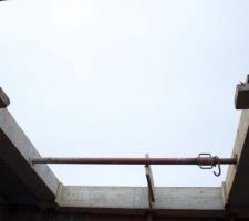 Emplacement escalier vide sur hall