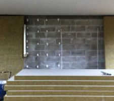 Mur encollé, avant pose du 1er panneau isolant