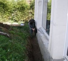 Goudronnage des murs de soubassements