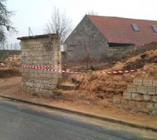 Ouverture de gauche pour le portail et ouverture de droite pour le pignon du garage.