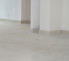 Carrelage dans le séjour.