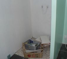 Douche à l'italienne. Faïence à faire.