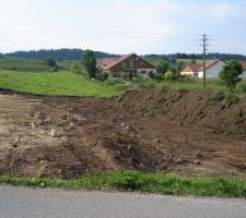 Bas du terrain qu'il faudra remblayer