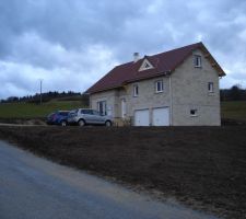 Terrassement terminé avec bas du terrain remblayé