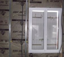 Et enfin une photo des fenêtres en façade vue de l'intérieur