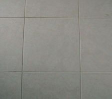 Carrelage cuisine, entr&eacute;e, SDE du bas et toilettes