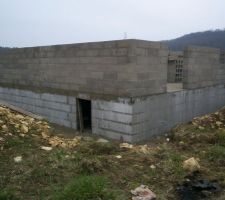 Arrière de la maison fenetre cuisine et porte fenetre coté salle a manger