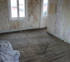 La grande chambre  qui sera après travaux la   petite