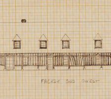 Façade sud ouest

de la gauche vers la droite : 
porte fenêtre et fenêtre : séjour -
porte d'entrée -
fênetre du couloir de l'entrée -
fênetre du bureau

les lucarnes de l'étages : les chambres