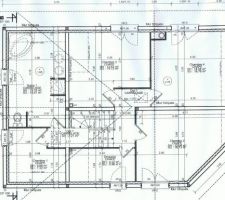 Cette vue représente le demi niveau avec la chambre 1 et la salle de bain, et l'étage avec les 3 chambres.