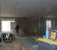 Le salon en cours aussi