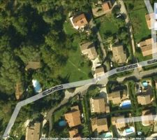 Vue satellite du terrain.