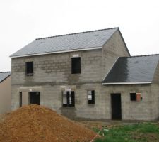 Couvertures de la maison et du garage terminées (façade arrière)