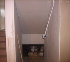 Sous escalier maison dans sous sol entree vide sanitaire