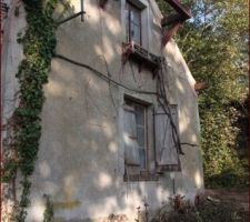 Pignon sud. Il y aura une grande ouverture pour la cuisine et une terrasse au dessus pour la chambre des parents.