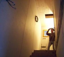 Montée d'escalier aux chambres