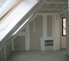 Cache pour les collecteurs, chambre de notre fille.