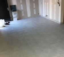 Le carrelage avec les joints (presque) secs.