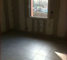 Le carrelage avec les joints (presque) secs.