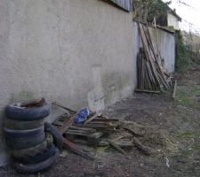 Nettoyage
il reste encore quelques pneus a emmener &agrave; la decheterrie et du bois &agrave; bruler