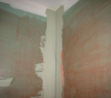 Recouvrement de la bande d'armature avec l'enduit d&eacute;tanch&eacute;it&eacute;