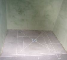 Pose de l'enduit d'&eacute;tanch&eacute;it&eacute; sur toute la surface