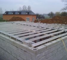 Mise en place du plancher hourdis b&eacute;ton