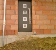 Porte d entrée gris anthracite 
marque HORMANN modéle TPS 800