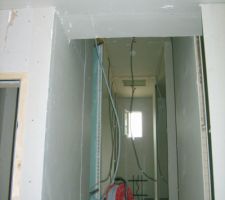 Couloir vu de la partie jour.on trouve que &ccedil;a agrandit la maison..