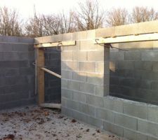 Cave : porte et fen&ecirc;tre