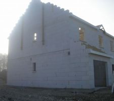 Remise en place des terres côté gauche de la maison