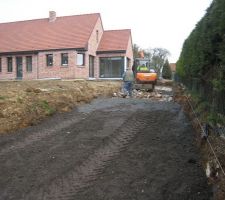 Préparation de l'allée menant au jardin