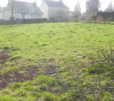 Terrain vue de l entr&eacute;e