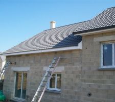 Un coté avec gouttiere et un sens...