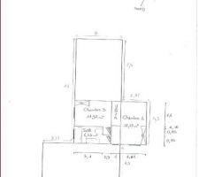 Environ 35 m² (oups j'ai oublié de mettre la porte de la chambre 2)