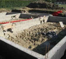 La cuisine et salle à manger. Au fond la serre bioclimatique :)