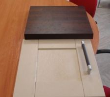 Meuble de la cuisine ivoire et chocolat