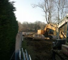 Travaux de viabilisation du lotissement 2&egrave;me semaine. Les engins bloquent l'acc&egrave;s au chantier