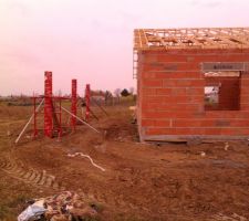 Vue de la route.je ne suis pas passé de la semaine voir les macons mais je suis content du boulot qu'ils ont fait.ca prend forme