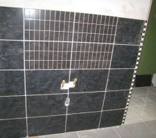 Pose des fa&iuml;ences c&ocirc;t&eacute; vasque