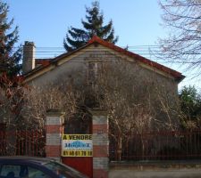 Le terrain mesure 796 M&sup2; divisible , nous avons choisis le lot de droite sur une fa&ccedil;ade de 11.95M . Notre terrain fera donc 400M&sup2;.