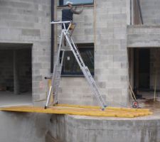 Mise en place des tasseaux pour fixer la bâches de protection