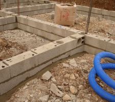 Suite du mur de refend du VS avec apparition d'une couche de mortier sur le flan apres deplacement du VS !