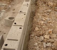 Nouvelle vue du mur de refend du VS, a "cheval" sur sa fondation et un lit de mortier???