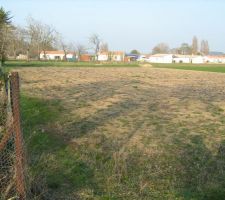 Notre terrain, c la moiti&eacute; du carr&eacute; &agrave; l'image 902m'.