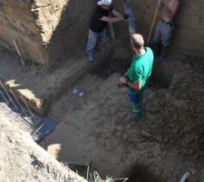 Le voile BA (b&eacute;ton arm&eacute;e) du rond qui soutient la petite avanc&eacute;e de toit de la maison aura des fondation &agrave; 3m&eacute;tre de profondeur et sera acroch&eacute; &agrave; l amaison au niveau de la semelle.
il va pas tomber celui l&agrave;...