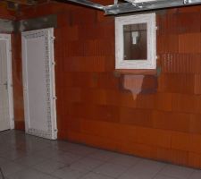 L'eau traverse les briques