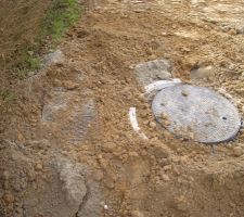 Viabilisation fini !
à droite: eaux usée
à gauche: arrivé eau potable