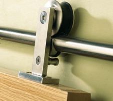 Rail pour porte celier